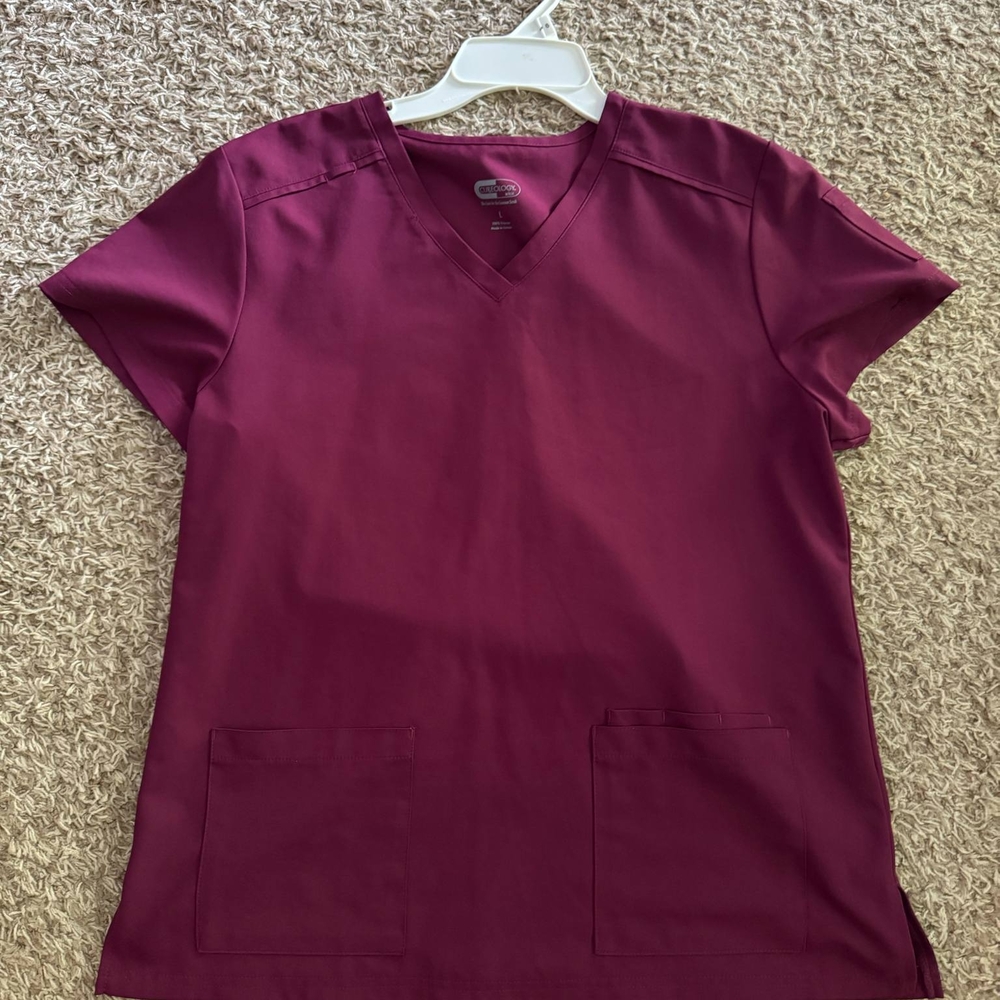 Women's V-Neck Scrub Top & Jogger Buttons - Wine